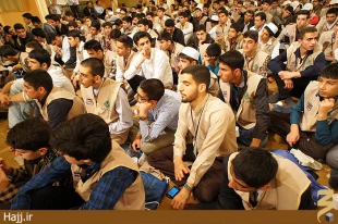  همايش دانش آموزان عمره گزار در مدينه برگزار شد