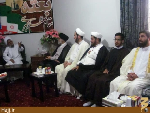 عمامه‌گذاري دو طلبه ايراني در مدينه منوره/عكس