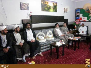 عمامه‌گذاری دو طلبه ایرانی در مدینه منوره عکس