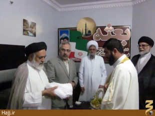 عمامه‌گذاري دو طلبه ايراني در مدينه منوره/عكس