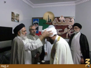 عمامه‌گذاري دو طلبه ايراني در مدينه منوره/عكس