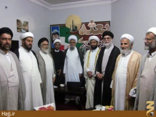 عمامه‌گذاري دو طلبه ايراني در مدينه منوره/عكس