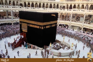 شستشوي خانه خدا با گلاب و آب زمزم‌+تصاوير
