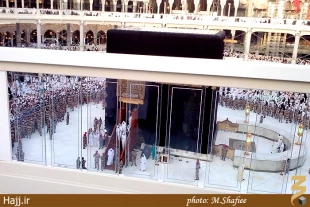 شستشوي خانه خدا با گلاب و آب زمزم‌+تصاوير