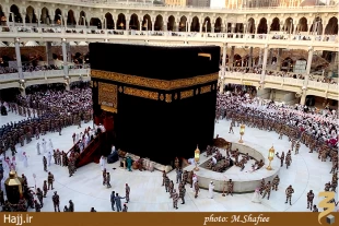 شستشوي خانه خدا با گلاب و آب زمزم‌+تصاوير