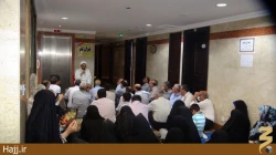 نشست فرهنگي آموزشي يك از روحانيان كاروان در مدينه