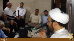 نشست فرهنگي آموزشي يك از روحانيان كاروان در مدينه