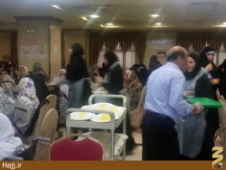 نذر خدمت به زوار حرم نبوي (ص) + عكس