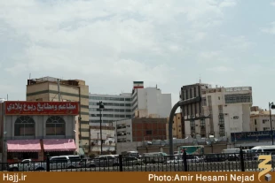 پرچم ايران برفراز بعثه‌ درمدينه برافراشته شد+عكس