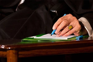 إلى جمیع الشباب فی أوروبا وأمریکا الشمالیة