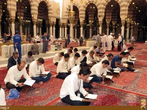 حلقه قرآنی دانشجویان در مسجد النبی برگزار شد