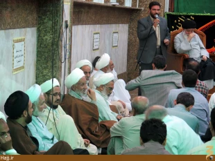 جريان نفاق در پي قداست زدايي است