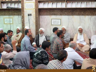 جريان نفاق در پي قداست زدايي است