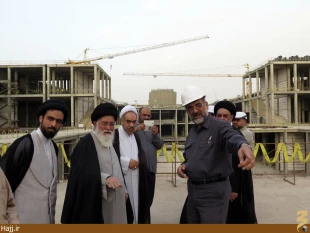 بازديد ائمه جمعه مشهد و اصفهان از صحن بزرگ فاطمي