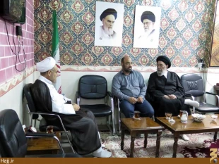 حضور امام جمعه اصفهان در بعثهِ مقام معظم رهبري در نجف اشرف 