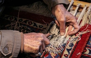 گروه تخصصی رفوگری فرش راهی عتبات عالیات شد