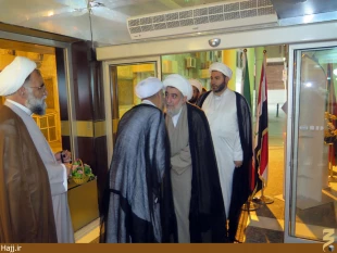 حضور توليت علوي و نمايندگان مراجع نجف در بعثه‌ رهبري