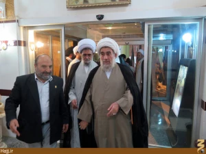 در آستانه میلاد امیرمؤمنان و به دعوت بعثه‌ مقام معظم رهبری صورت گرفت؛

حضور تولیت علوی و نمایندگان مراجع نجف در بعثه‌ رهبری