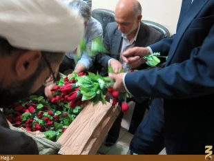آماده‌سازي گل براي جشن ۱۳رجب در حرم امام حسين