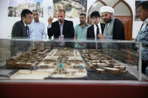 حضور کاردار سفارت ژاپن در عراق در حرم مطهر علوی