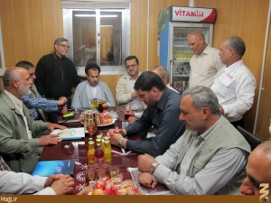 بازدید نماینده بعثه‌ رهبری در کاظمین از آشپزخانه جوادین+عکس