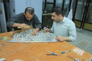 انجام مراحل پاياني ساخت در ضريح جديد حضرت عباس عكس
