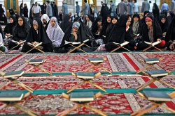 محفل انس با قرآن در حرم امام رضا (ع) عكس