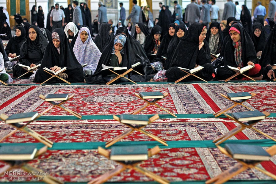 محفل انس با قرآن در حرم امام رضا (ع) عكس