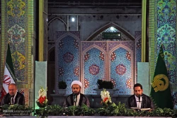 محفل انس با قرآن در حرم امام رضا (ع) عكس