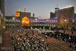 محفل انس با قرآن در حرم امام رضا (ع) عكس