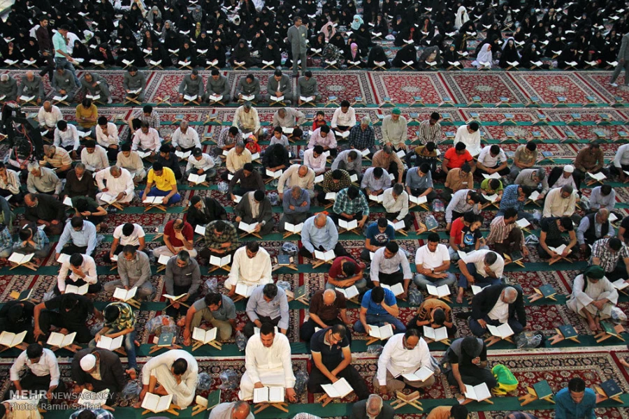 محفل انس با قرآن در حرم امام رضا (ع) عكس