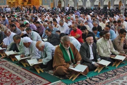 محفل انس با قرآن در حرم امام رضا (ع) عكس