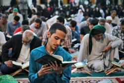 محفل انس با قرآن در حرم امام رضا (ع) عكس