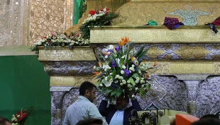 ضريح مطهر امام حسين (ع) گل آرايي شد عكس