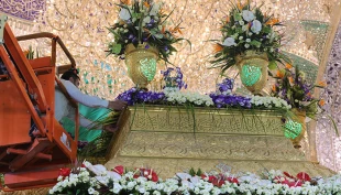 ضريح مطهر امام حسين (ع) گل آرايي شد عكس