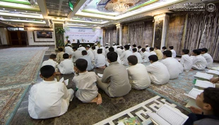 برگزاري محافل انس با قرآن ويژه نوجوانان در حرم حسيني عكس