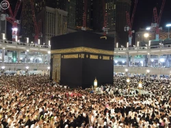 تصاوير شلوغ‌ترين شب سال در مسجدالحرام و مسجدالنبي