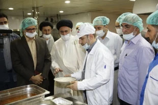 بازديد سرپرست حجاج ايراني از آشپزخانه هاي مركزي زائران در مدينه