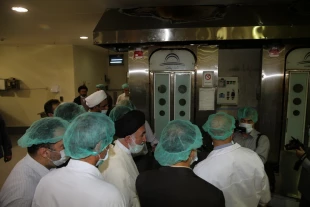 گزارش تصوير بازديد سرپرست حجاج ايراني از آشپزخانه مدينه