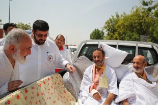 بازديد اميرالحاج ايران از مركز پزشكي حج در صحراي عرفات