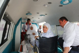 بازديد اميرالحاج ايران از مركز پزشكي حج در صحراي عرفات