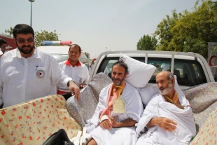 بازديد اميرالحاج ايران از مركز پزشكي حج در صحراي عرفات