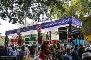 تشييع غم انگيز هشت شهيد منا در گنبد+تصاوير