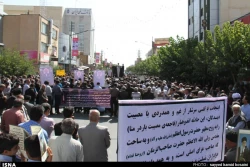 حاجيان سپيدپوش روي دست سياهپوشان تصاوير