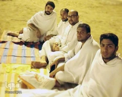 تصويري از وقوف گروه تواشيح باقرالعلوم(ع) در مشعرالحرام