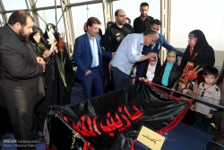 اهتزاز پرچم حرم حضرت زينب (س) گزارش تصويري