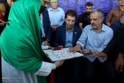 اهتزاز پرچم حرم حضرت زينب (س) گزارش تصويري