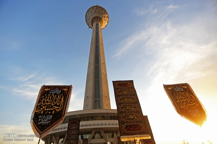 اهتزاز پرچم حرم حضرت زينب (س) گزارش تصويري