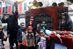 اهتزاز پرچم حرم حضرت زينب (س) گزارش تصويري