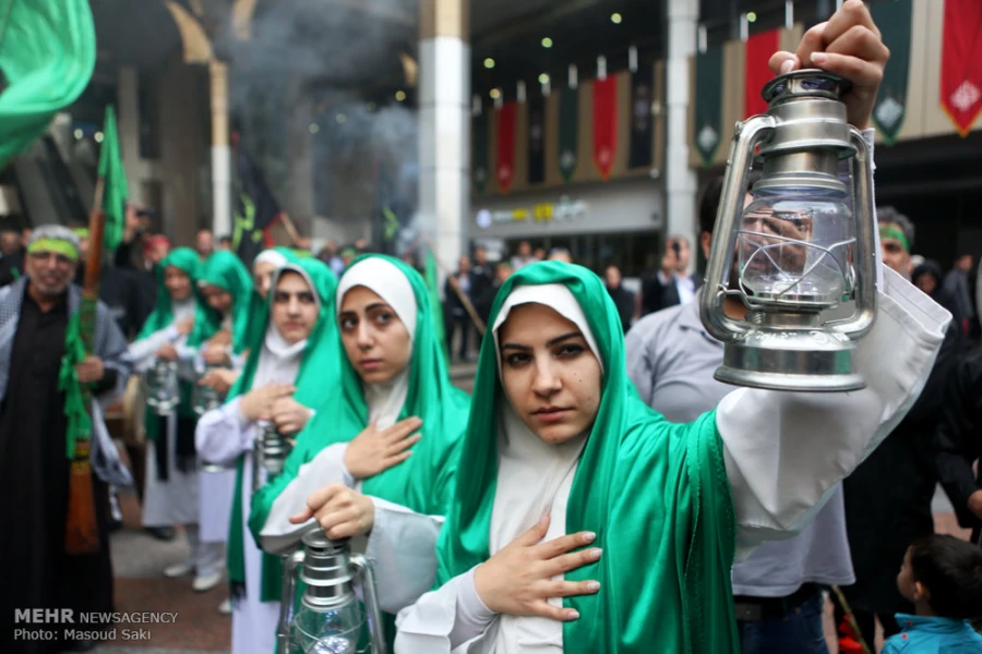 اهتزاز پرچم حرم حضرت زينب (س) گزارش تصويري